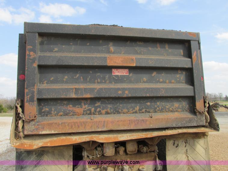 image for item AC9302 1988 International F8300 dump truck