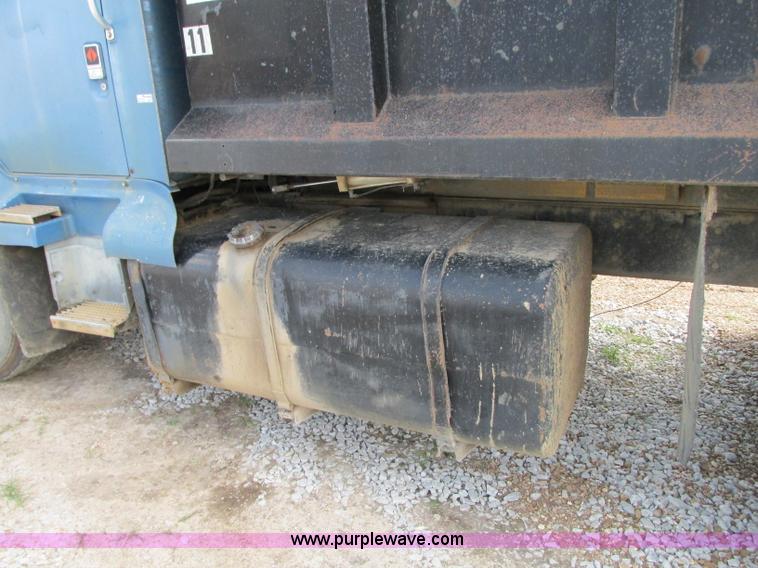 image for item AC9302 1988 International F8300 dump truck