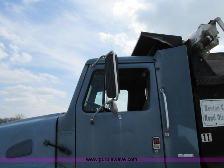 image for item AC9302 1988 International F8300 dump truck