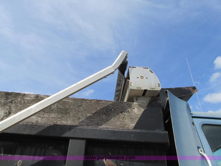 image for item AC9302 1988 International F8300 dump truck