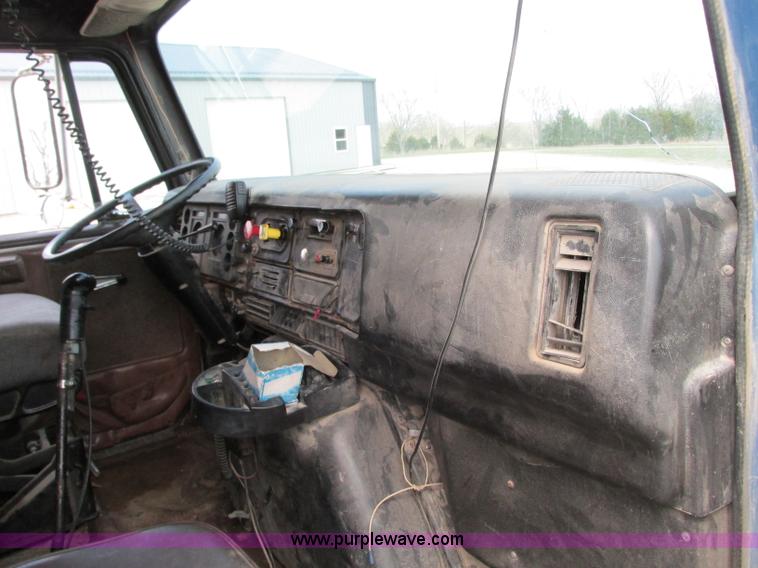 image for item AC9302 1988 International F8300 dump truck