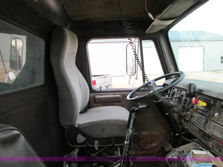 image for item AC9302 1988 International F8300 dump truck