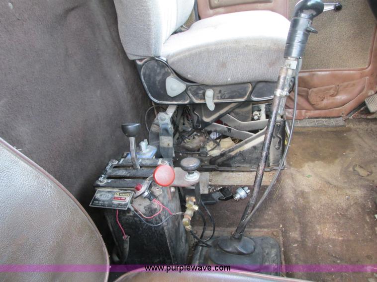 image for item AC9302 1988 International F8300 dump truck