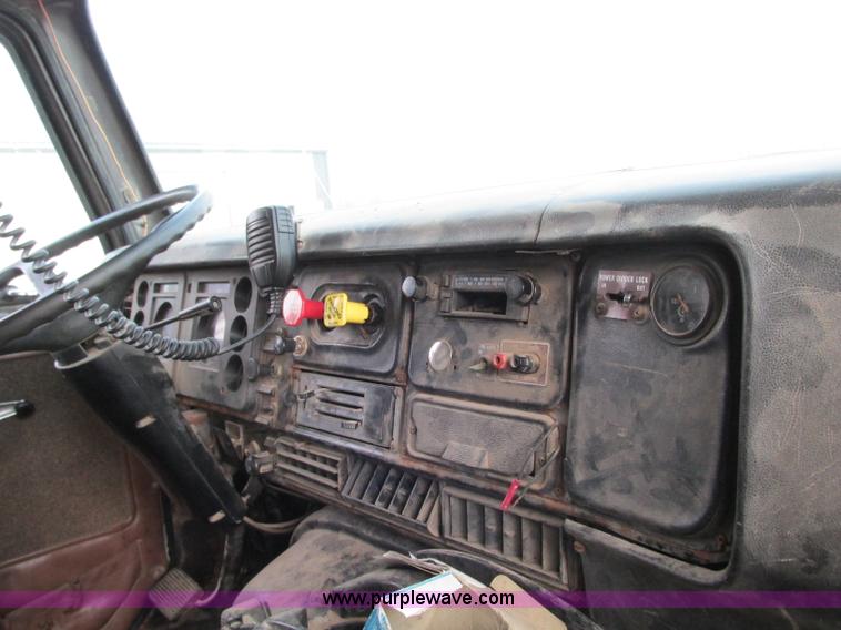 image for item AC9302 1988 International F8300 dump truck