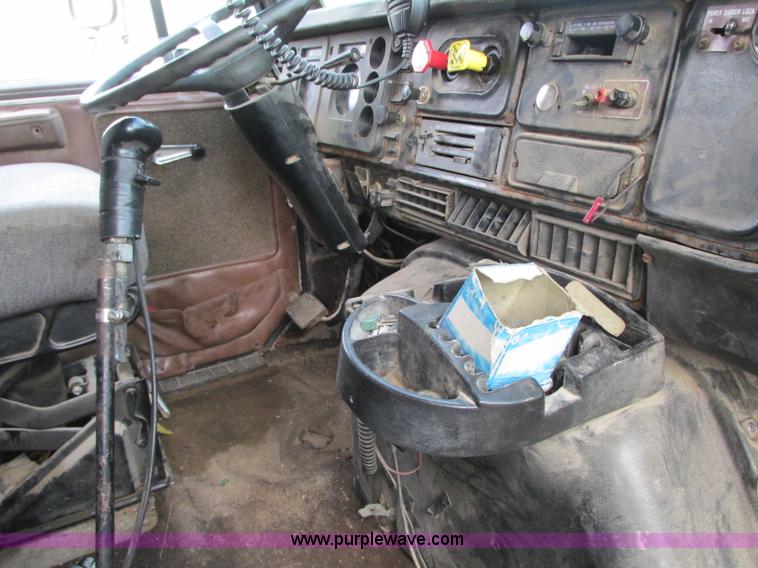 image for item AC9302 1988 International F8300 dump truck