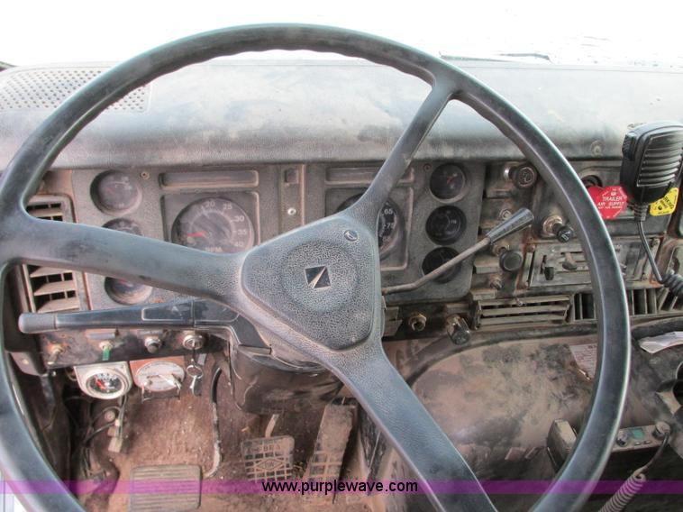 image for item AC9302 1988 International F8300 dump truck