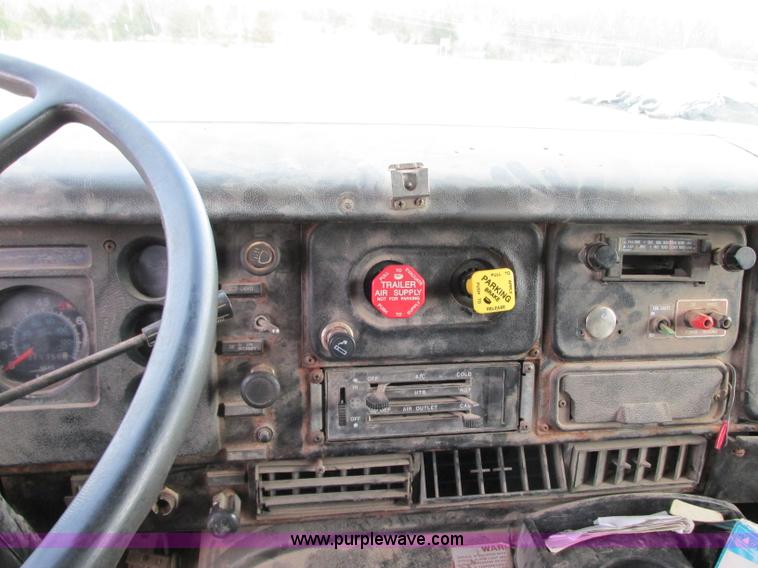 image for item AC9302 1988 International F8300 dump truck