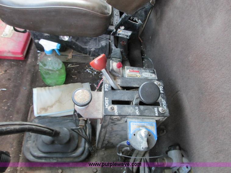 image for item AC9302 1988 International F8300 dump truck