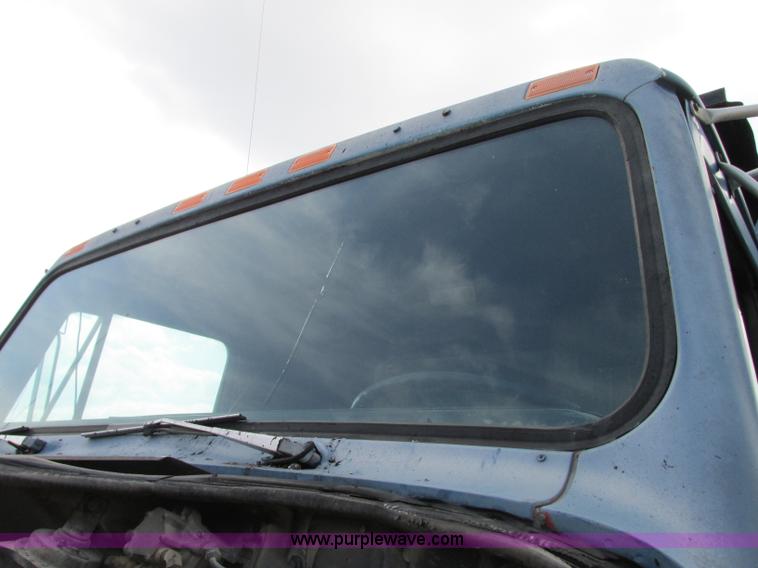 image for item AC9302 1988 International F8300 dump truck