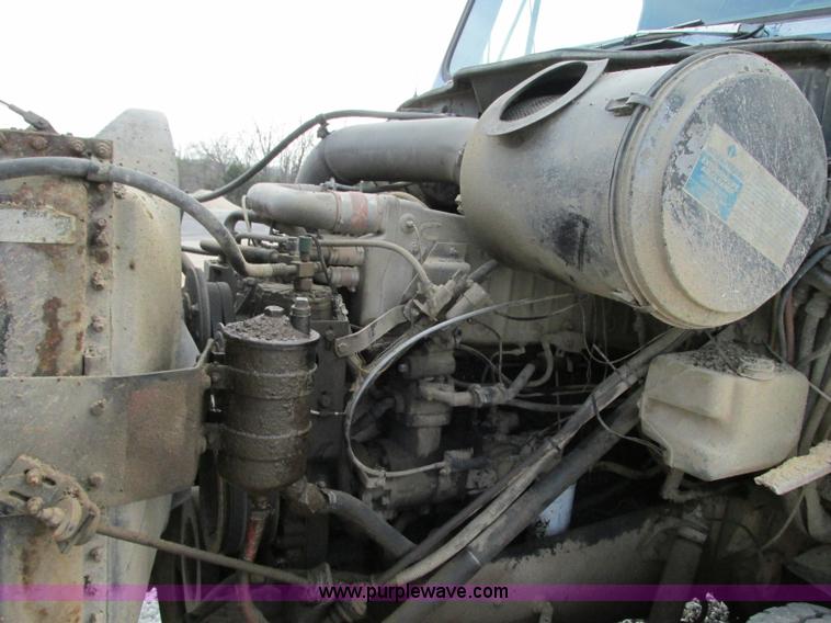 image for item AC9302 1988 International F8300 dump truck