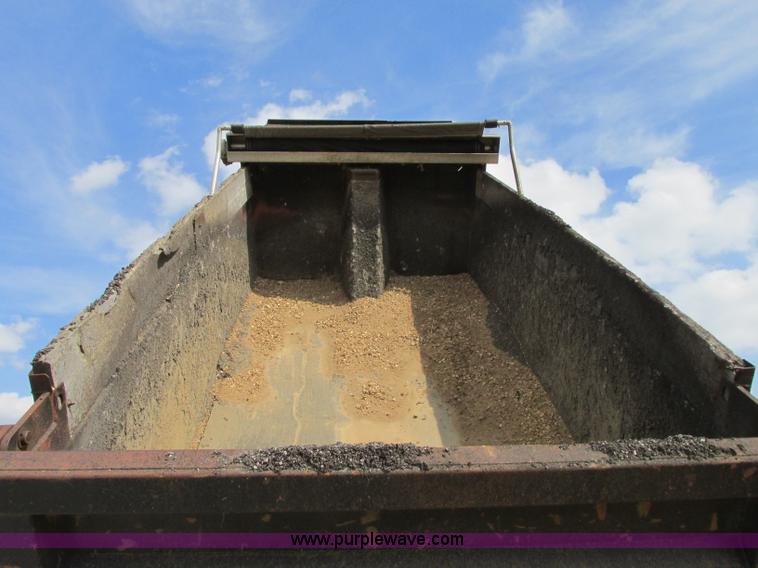 image for item AC9302 1988 International F8300 dump truck