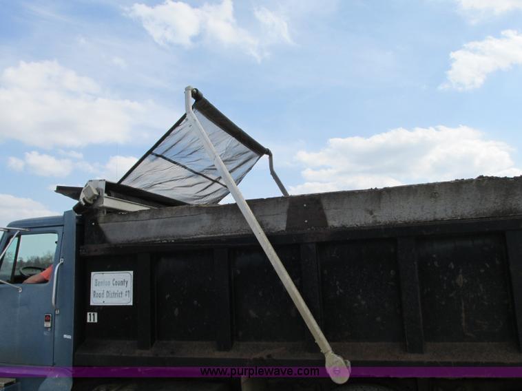 image for item AC9302 1988 International F8300 dump truck