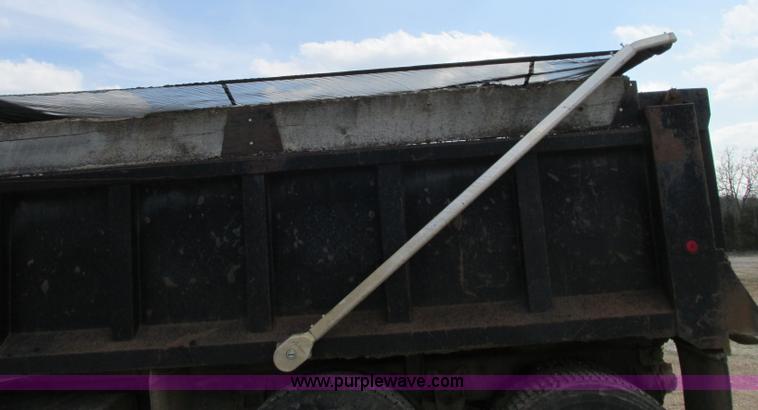 image for item AC9302 1988 International F8300 dump truck