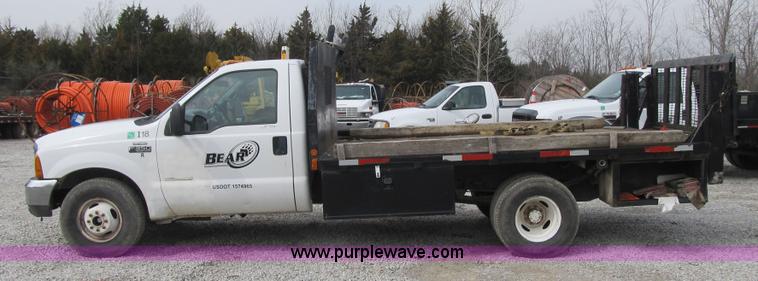 image for item AC9303 1999 Ford F350 Super Duty XL flatbed pickup truck