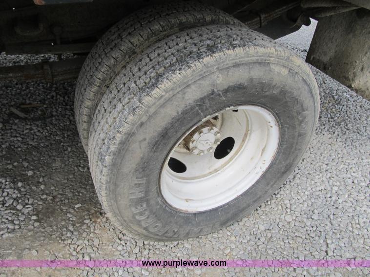 image for item AC9303 1999 Ford F350 Super Duty XL flatbed pickup truck