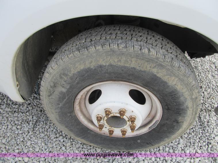 image for item AC9303 1999 Ford F350 Super Duty XL flatbed pickup truck