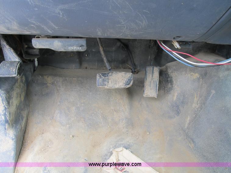 image for item AC9303 1999 Ford F350 Super Duty XL flatbed pickup truck