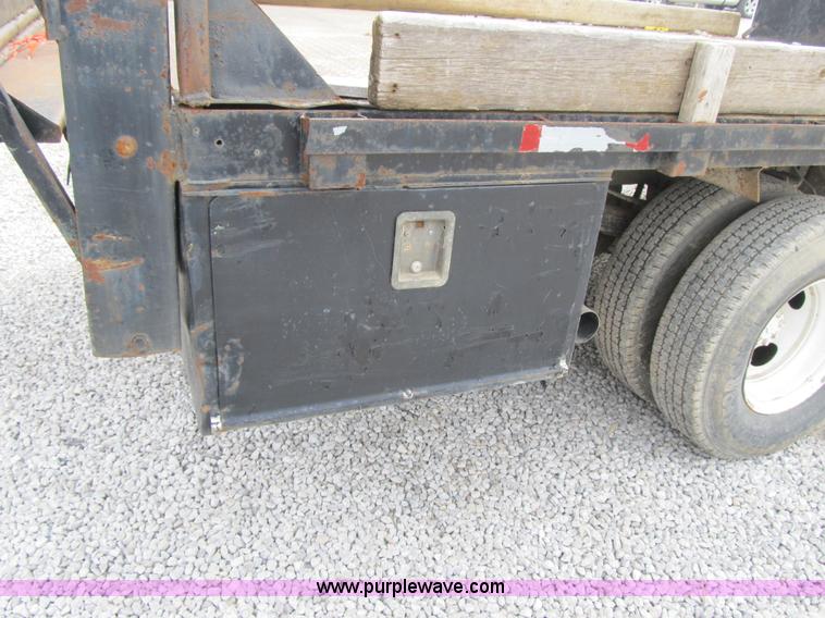 image for item AC9303 1999 Ford F350 Super Duty XL flatbed pickup truck