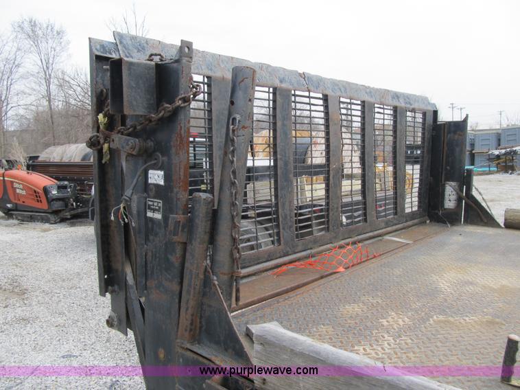 image for item AC9303 1999 Ford F350 Super Duty XL flatbed pickup truck