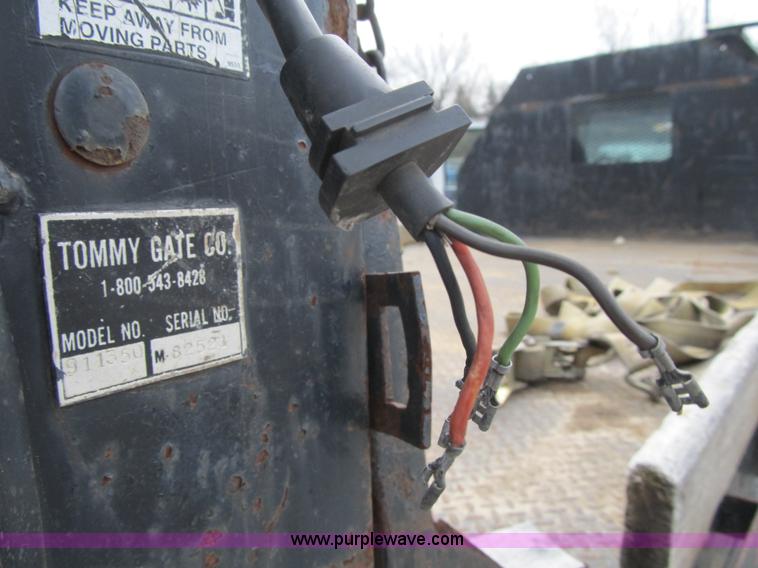 image for item AC9303 1999 Ford F350 Super Duty XL flatbed pickup truck