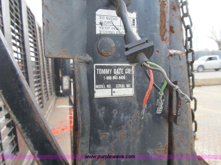 image for item AC9303 1999 Ford F350 Super Duty XL flatbed pickup truck