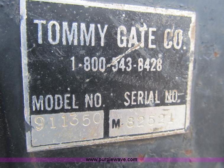 image for item AC9303 1999 Ford F350 Super Duty XL flatbed pickup truck