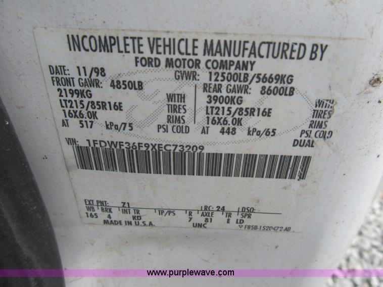 image for item AC9303 1999 Ford F350 Super Duty XL flatbed pickup truck