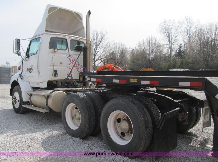 image for item AC9306 2005 Sterling AT9500 semi truck