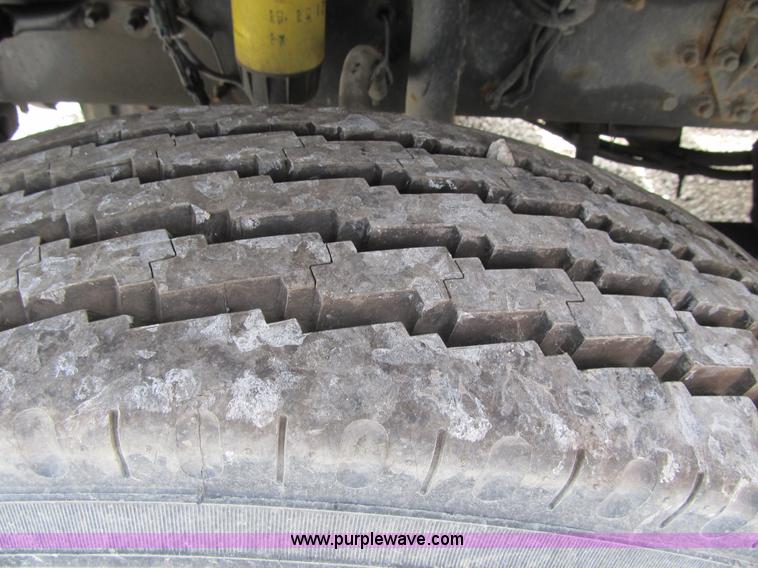 image for item AC9306 2005 Sterling AT9500 semi truck