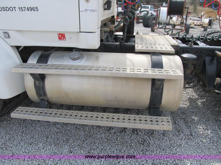 image for item AC9306 2005 Sterling AT9500 semi truck