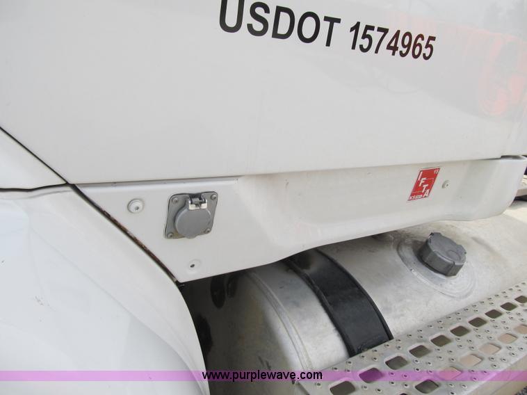 image for item AC9306 2005 Sterling AT9500 semi truck