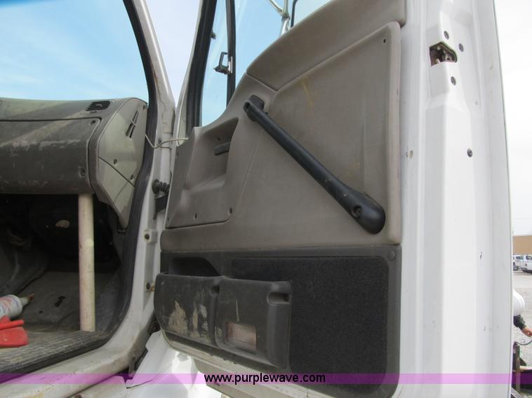 image for item AC9306 2005 Sterling AT9500 semi truck