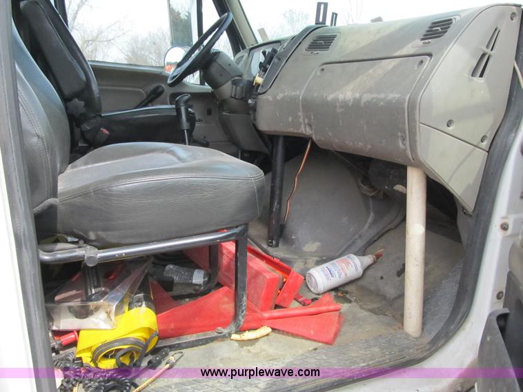 image for item AC9306 2005 Sterling AT9500 semi truck