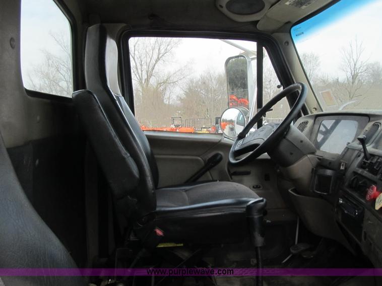 image for item AC9306 2005 Sterling AT9500 semi truck