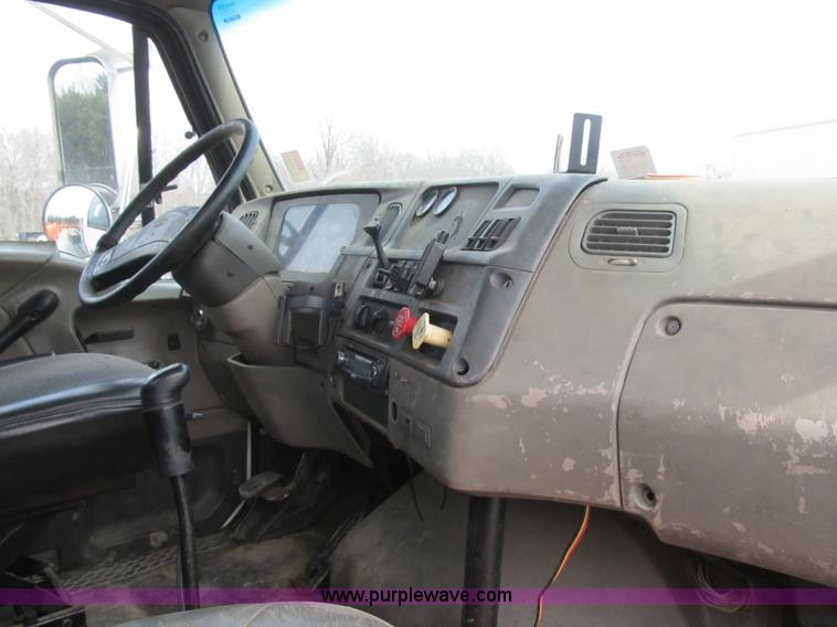 image for item AC9306 2005 Sterling AT9500 semi truck