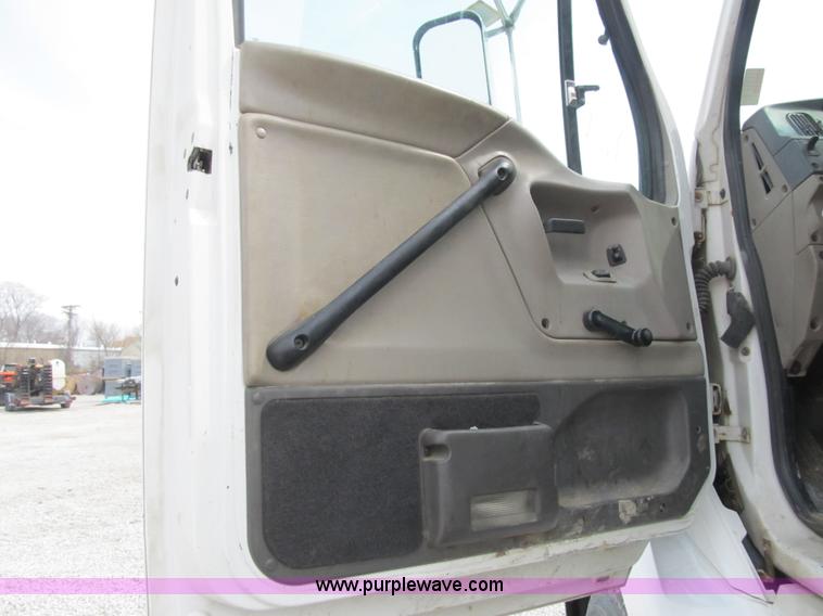 image for item AC9306 2005 Sterling AT9500 semi truck