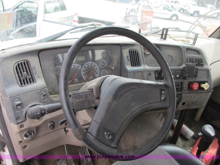 image for item AC9306 2005 Sterling AT9500 semi truck