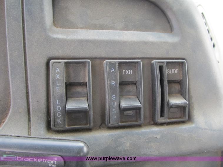 image for item AC9306 2005 Sterling AT9500 semi truck