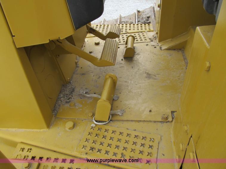 image for item AC9307 1997 Caterpillar D6M XL dozer