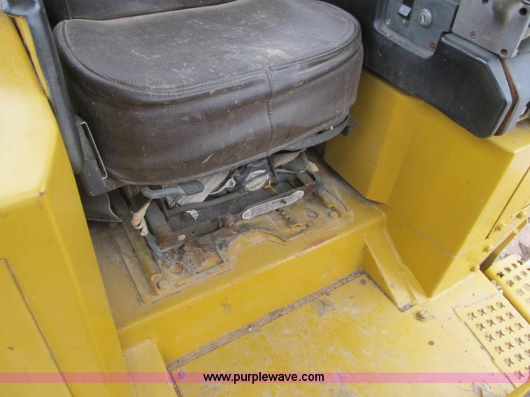 image for item AC9307 1997 Caterpillar D6M XL dozer