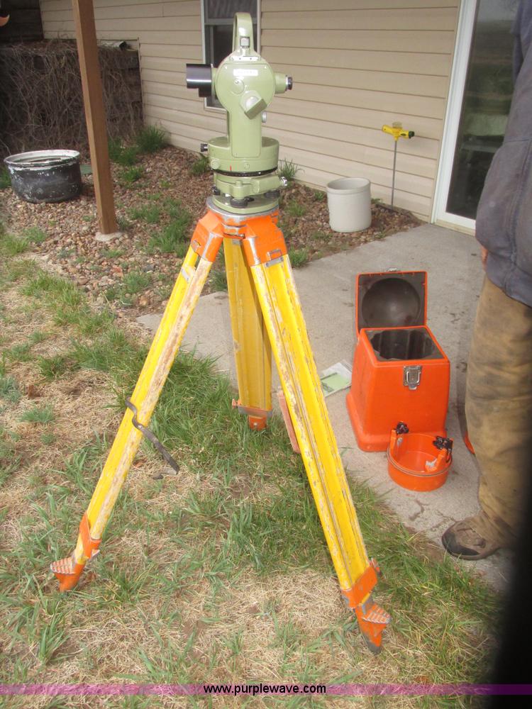 image for item AV9195 Wild T1 theadolite