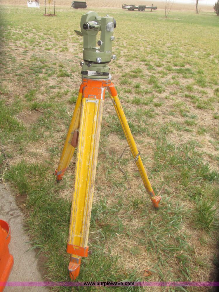 image for item AV9195 Wild T1 theadolite