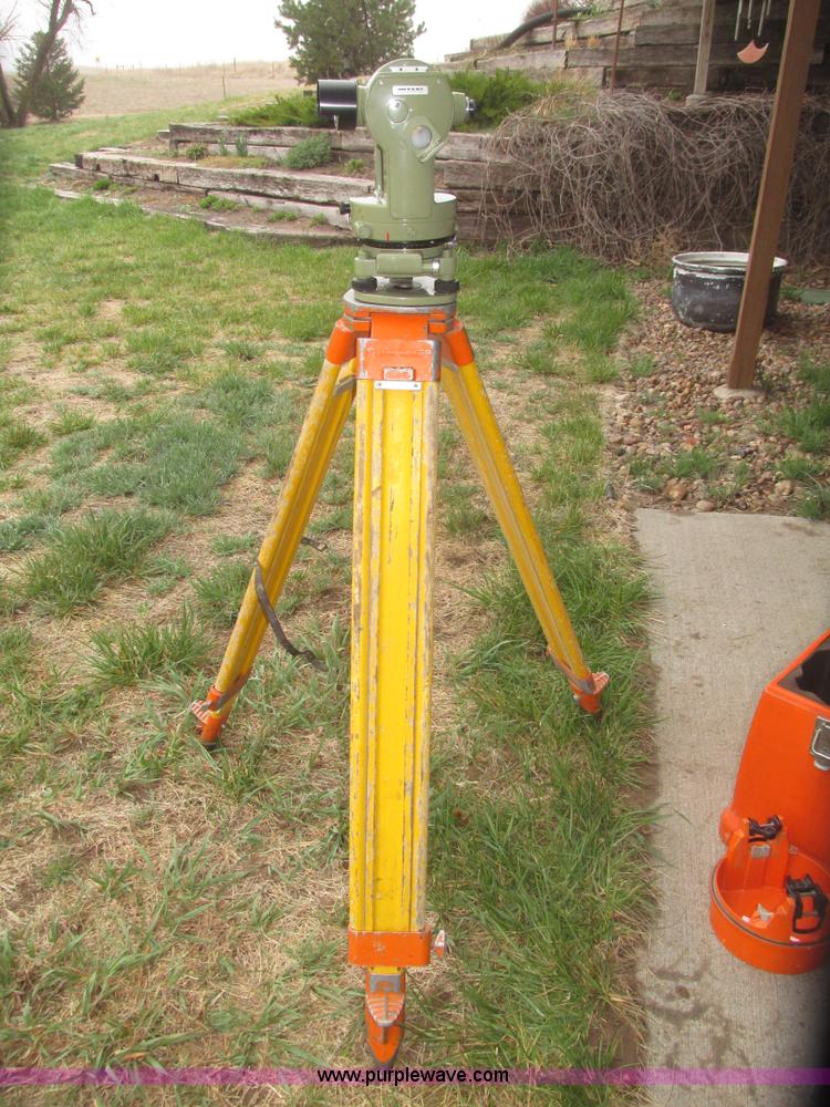 image for item AV9195 Wild T1 theadolite