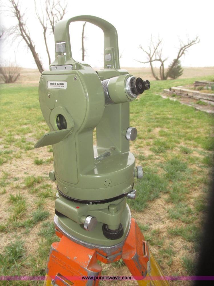 image for item AV9195 Wild T1 theadolite