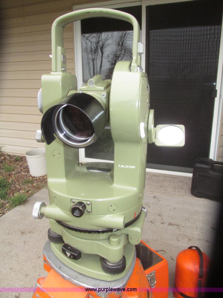 image for item AV9195 Wild T1 theadolite