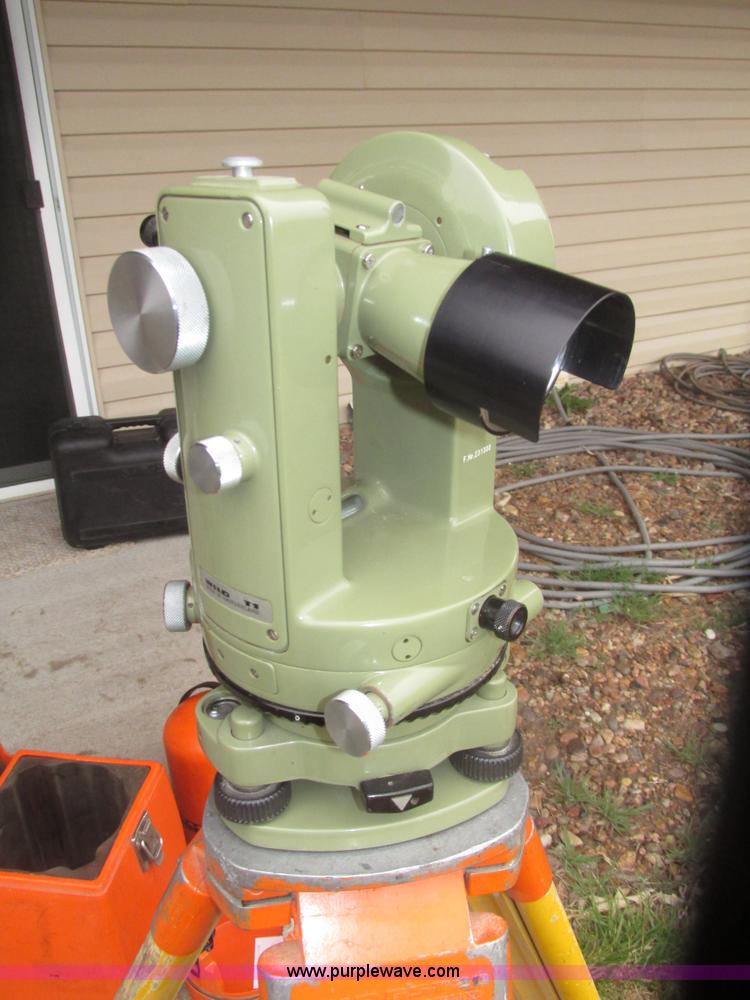 image for item AV9195 Wild T1 theadolite