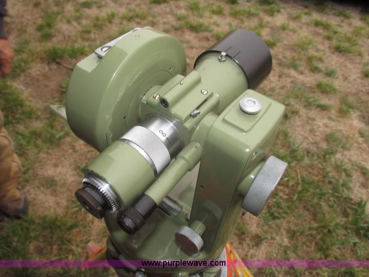 image for item AV9195 Wild T1 theadolite