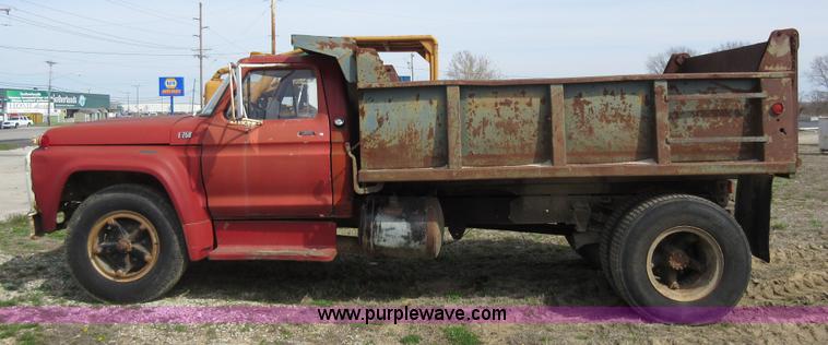 image for item AY9458 1975 Ford F750 dump truck