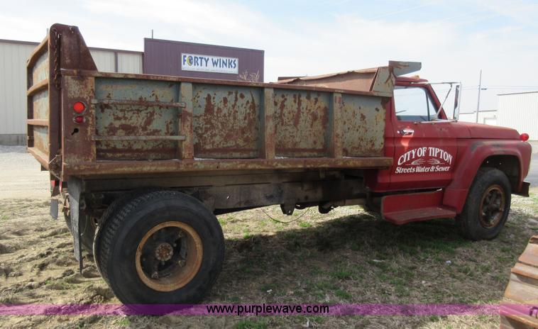 image for item AY9458 1975 Ford F750 dump truck