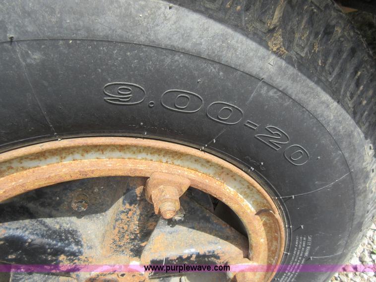 image for item AY9458 1975 Ford F750 dump truck